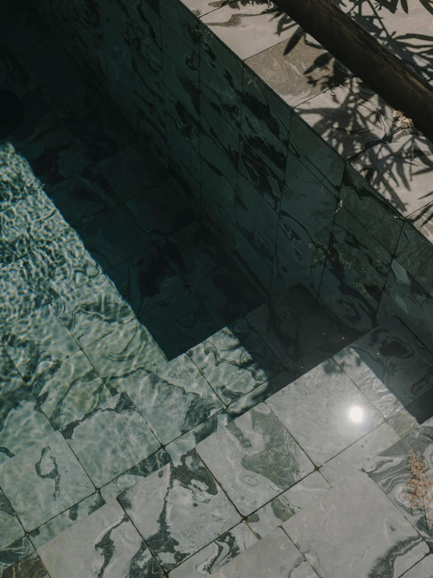 The Wild By Interni Hotel Kalafatis Bagian luar foto